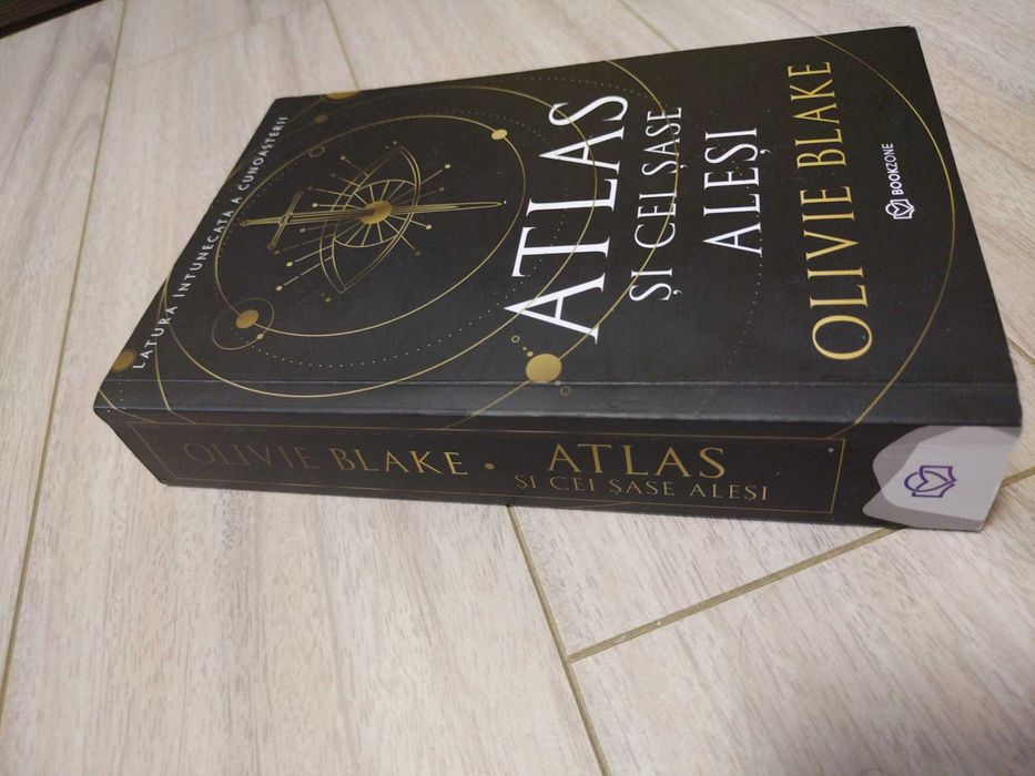 Cartea Atlas si cei sase alesi scrisa de Olivie Blake