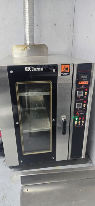 Продам профессиональную печь на газу.