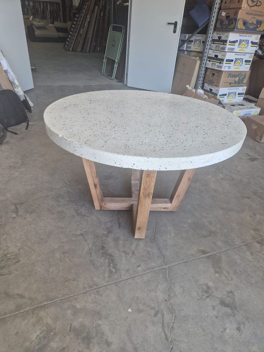 Кръгла маса Kave Home