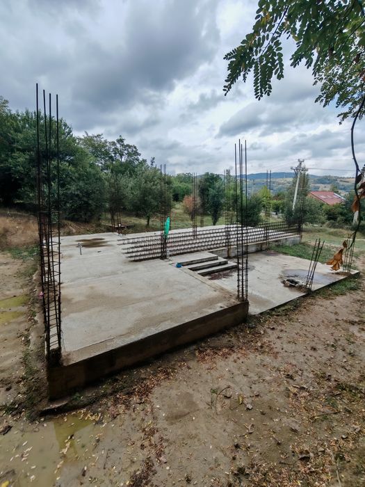 Vând teren intravilan