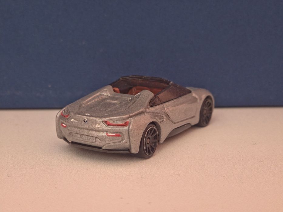 Mașinuța hotwheels BMW I8 Roadster