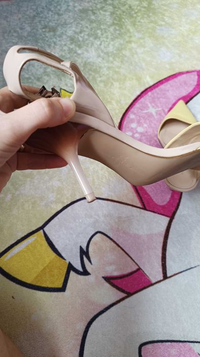 Pantofi galbeni piele Zara