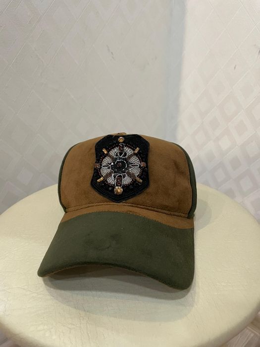 Продам куртку парку женскую и кепки