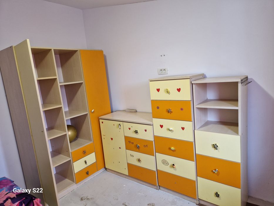 Vând mobilă de copii și canapea  in stare bună!