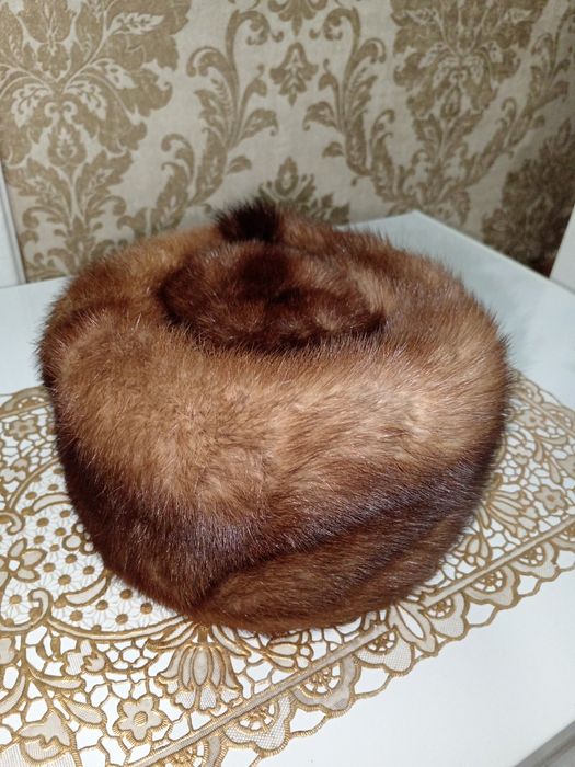 Зимняя женская шапка