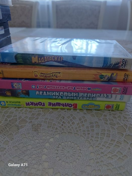 Видеокассеты и ДВД диски