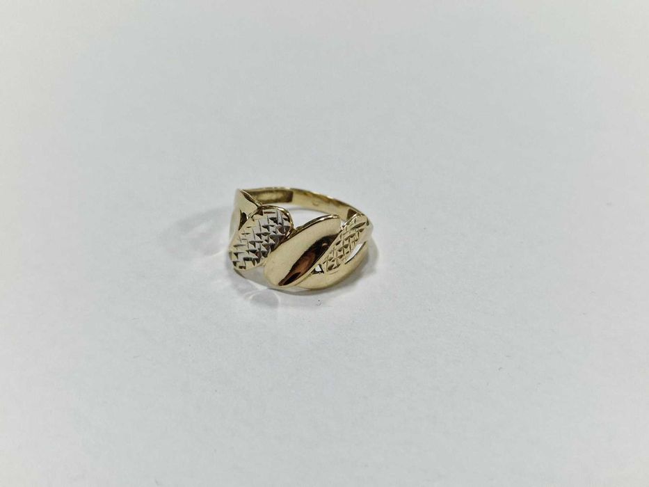 Дамски златен пръстен 14К 585 / 2,12 гр.