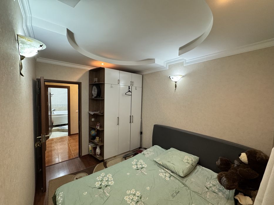 Срочно!! Продается 3х комнатная квартира,своя метро Космонавт