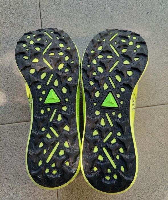 Vând asics fujispeed 3