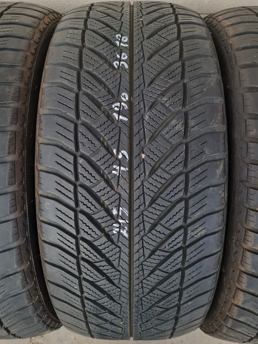Зимни гуми 4 броя GOODYEAR UltraGrip8 245 45 R19