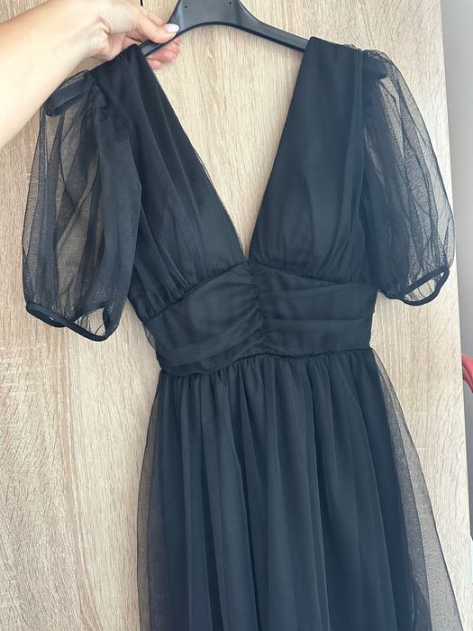 Черна рокля с тюл