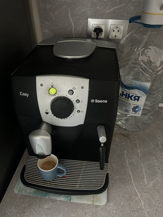 Продавам кафемашина saeco easy