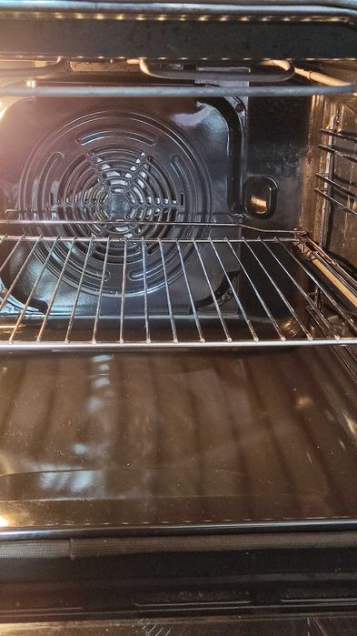 Фурна за вграждане с пиролиза  Gorenje BOP737E20XG – перфектно състояние, гаранция
