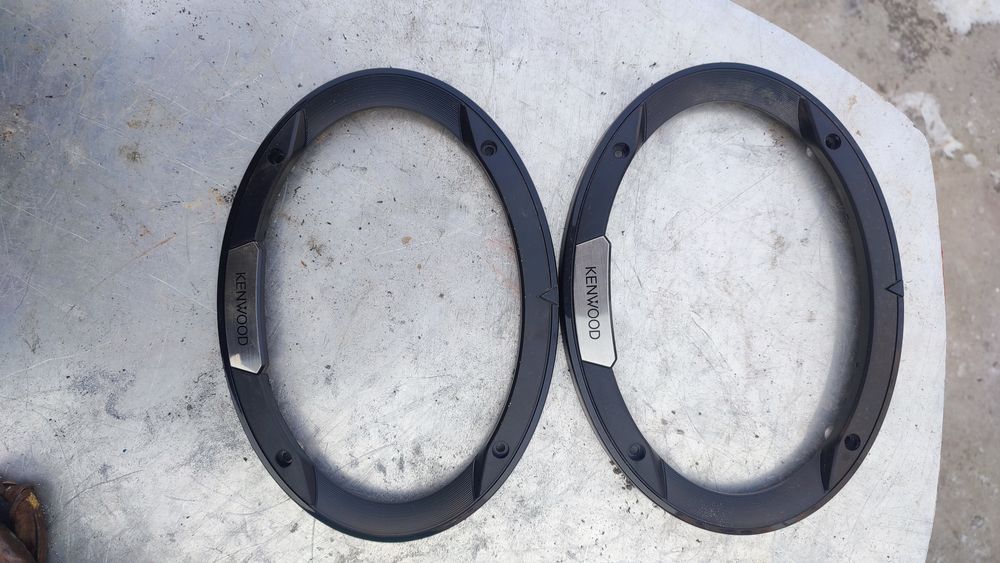 Сеточки на автомобильные колонки.