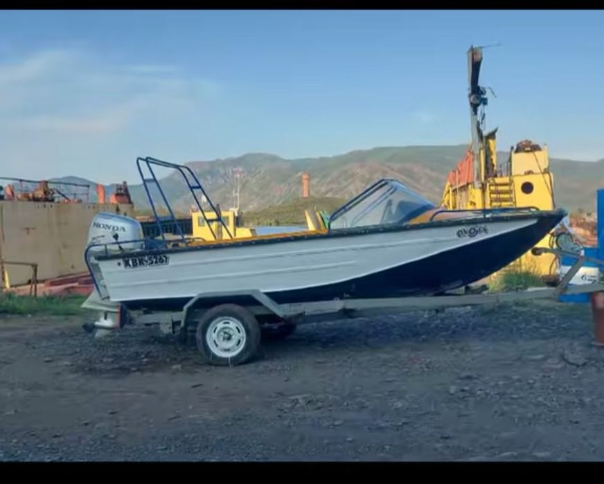 Продам лодку днепр