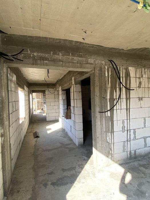 Casa la rosu 180 mp