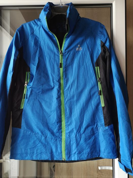 Vând haină impermeabilă mărimea (M-L)