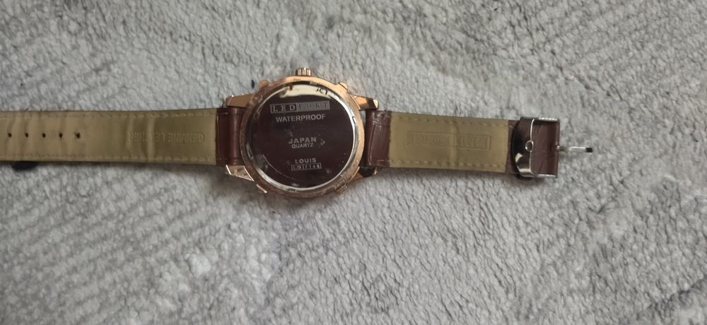 Часы наручные ..