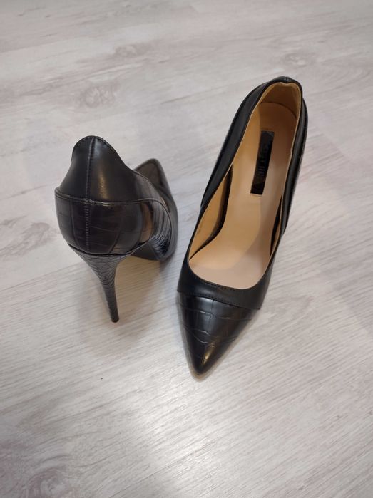 Обувки на висок ток