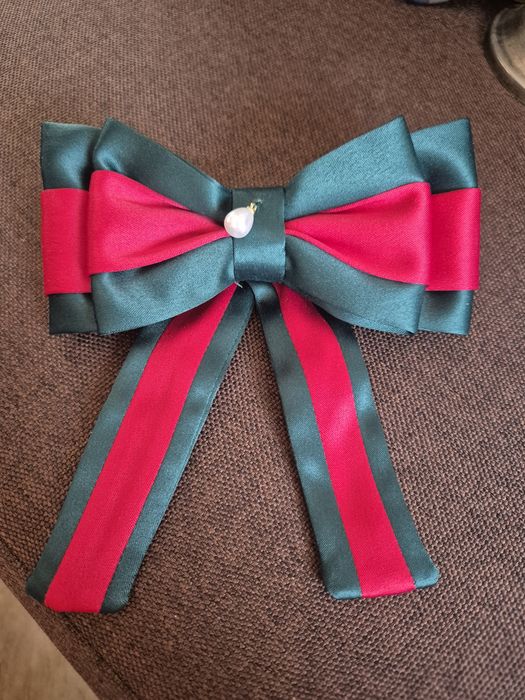 Funda brosa papion roșu verde