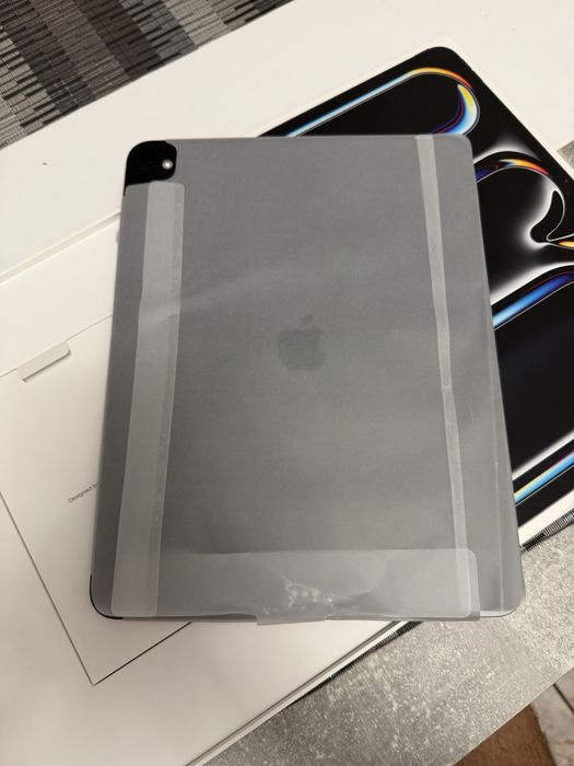 iPad Pro M5 13” 256GB – 100% baterie, 15 cicluri, ca nou