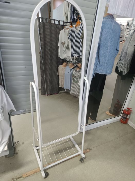 Продам напольное зеркало.
