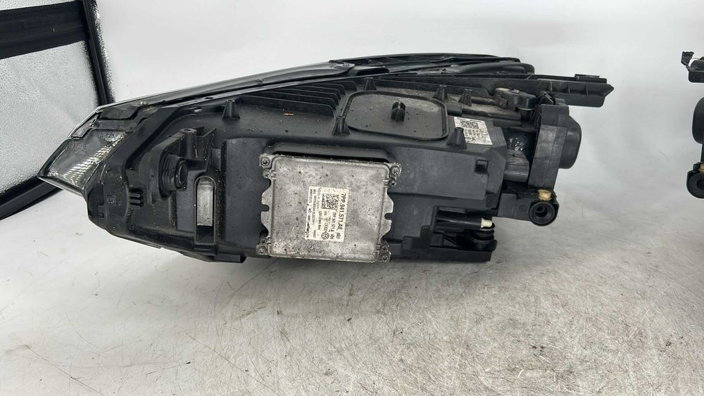 Far bixenon stanga/dreapta Volkswagen Passat B8