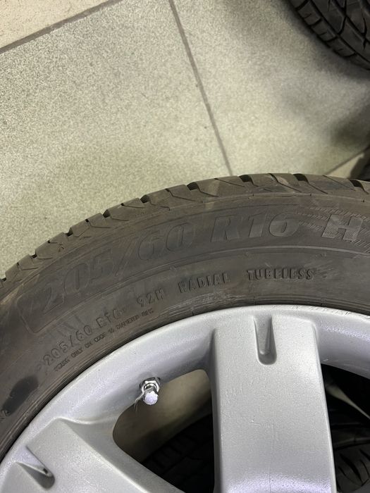 продам комплект колес на 16