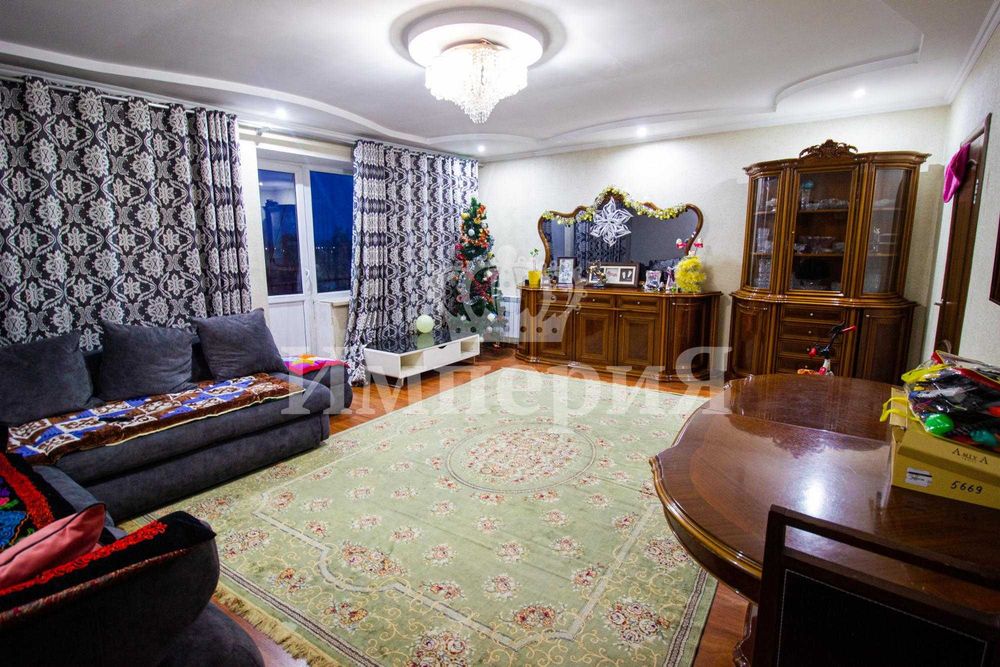 Продам 3 комнатную квартиру в центре. Адияр Империя