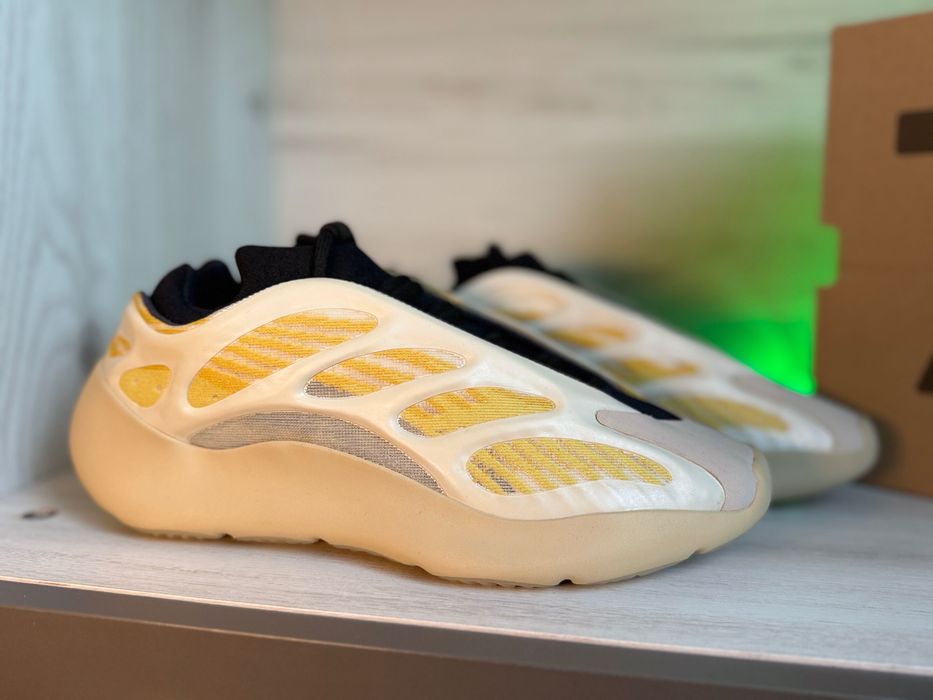 Adidas Yeezy 700 V3 Safflower