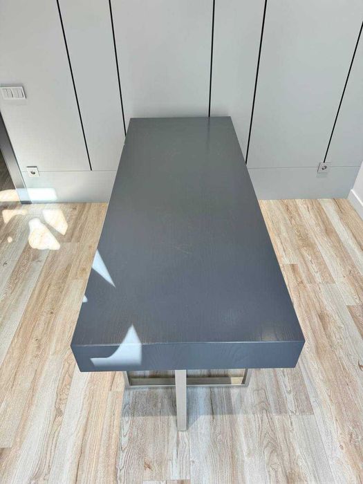 Современный стильный дизайнерский стол