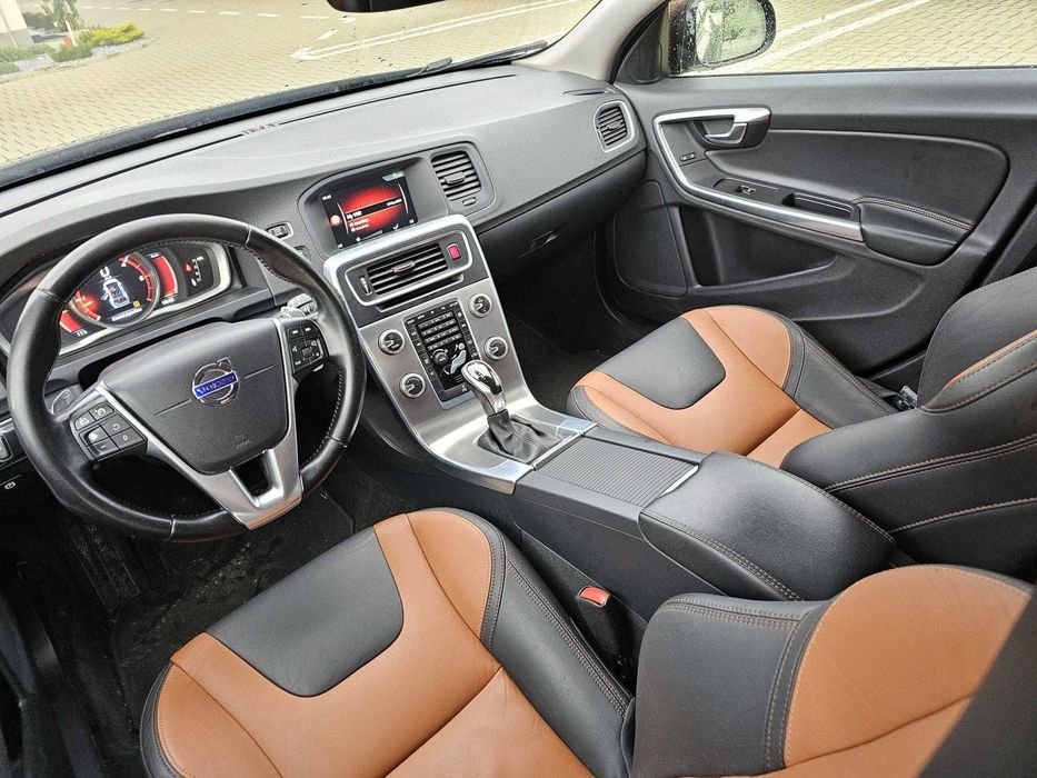 Volvo V60 Cross Country AWD !