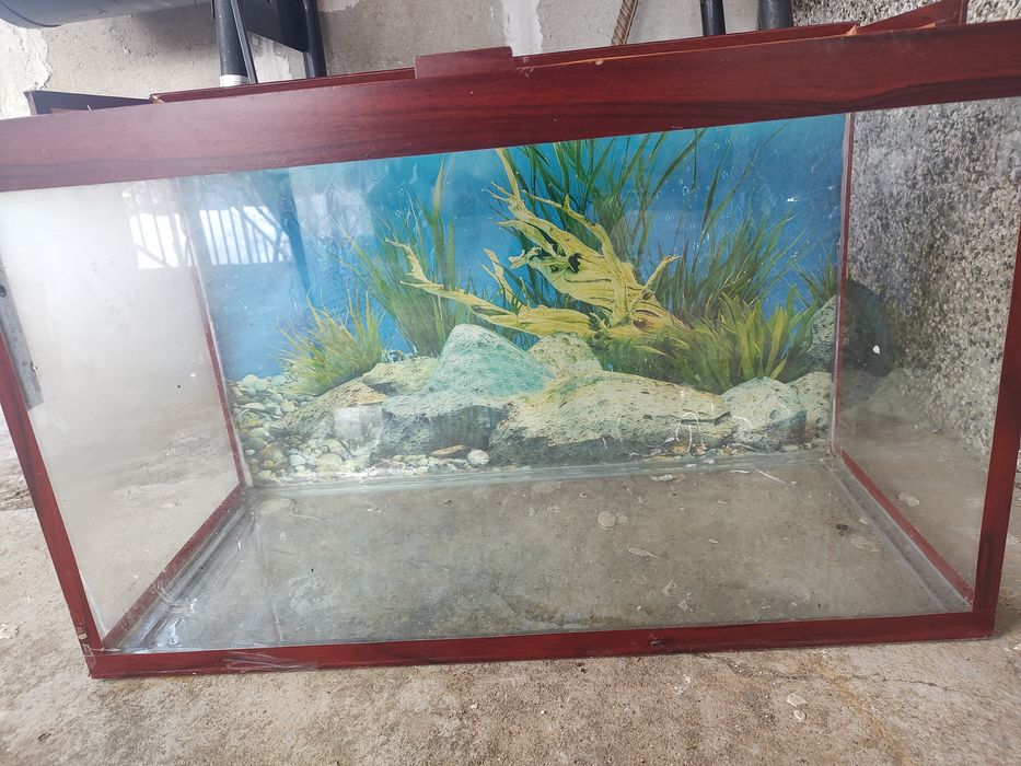 Продавам аквариум