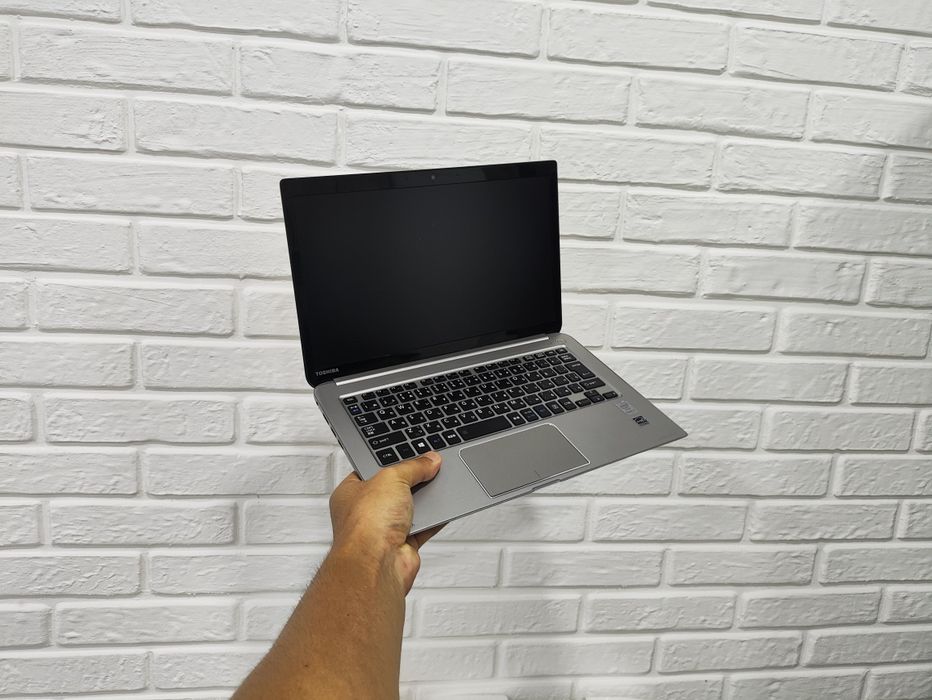 Toshiba Dynabook I7 8/256Gb