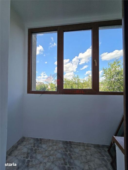 Zimbru - Tigarete, 3 camere decomandat 81mp, bloc din 91