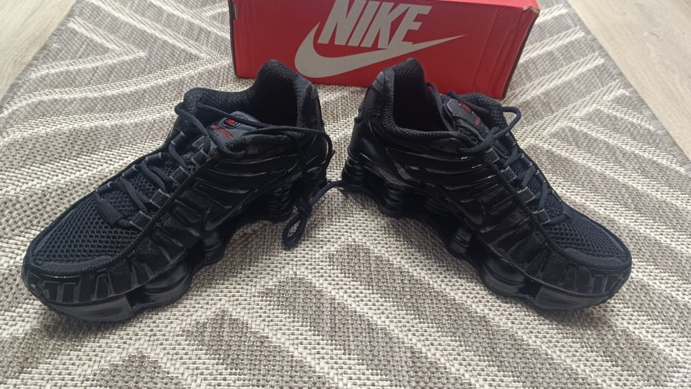 Vând Nike shox negrii mărimea 38