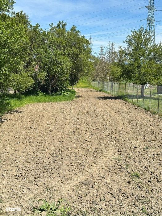 Intravilan IșalnițaApă și canal,posibilitate de c.electric și gaz