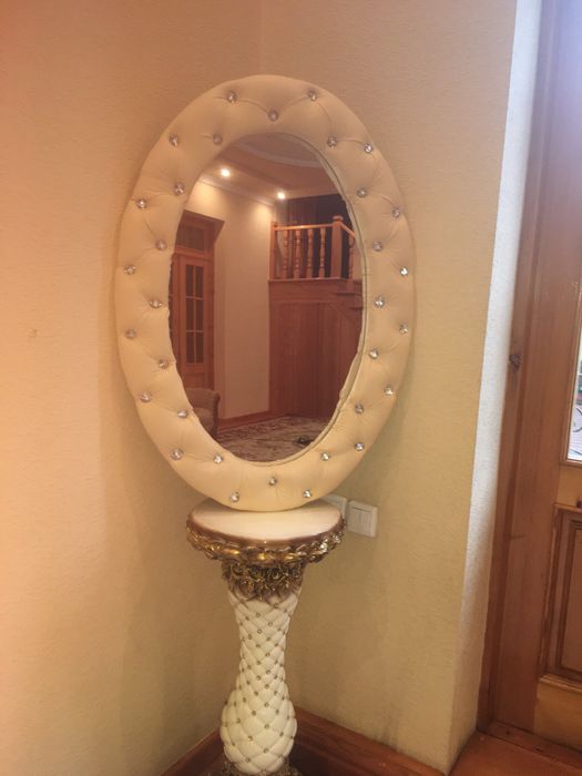 Прихожкага пуфик ва оёқ кийим қўядиган этажерка ясаб берамиз.