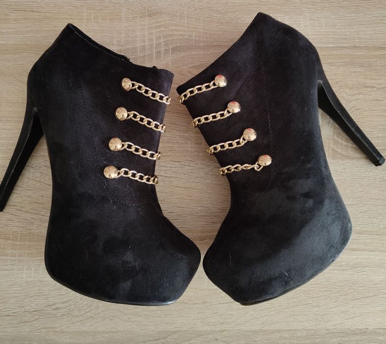 Дамски велурени боти