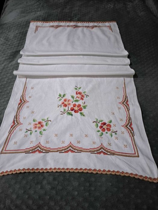 Памучна бродирана Покривка