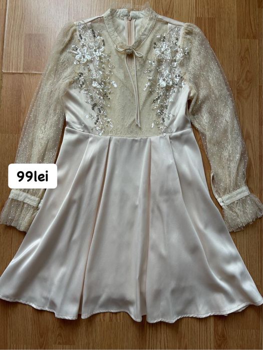 Se vand urmatoarele haine. In stare ft buna!