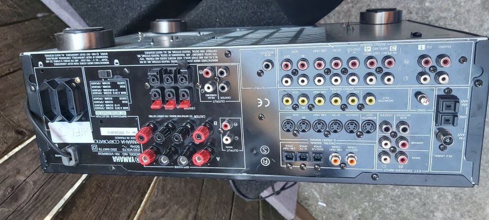 2 boxe dynacord 100w/200w dimensiuni 45 x 36 x 30 cm +statie statie Ya