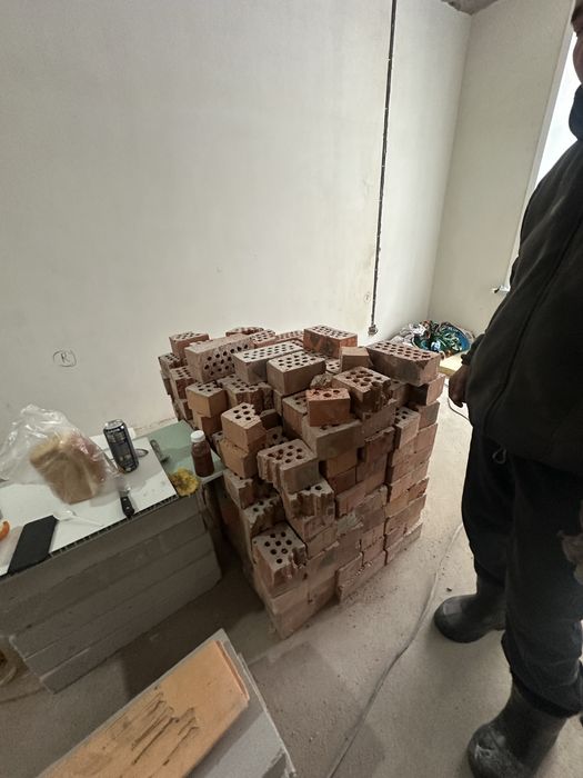 Красный кирпич продается