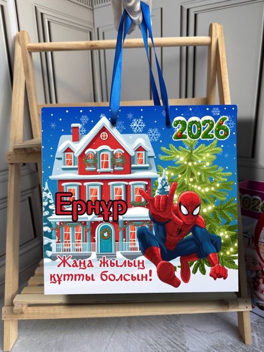 Новогодние подарочные каробки