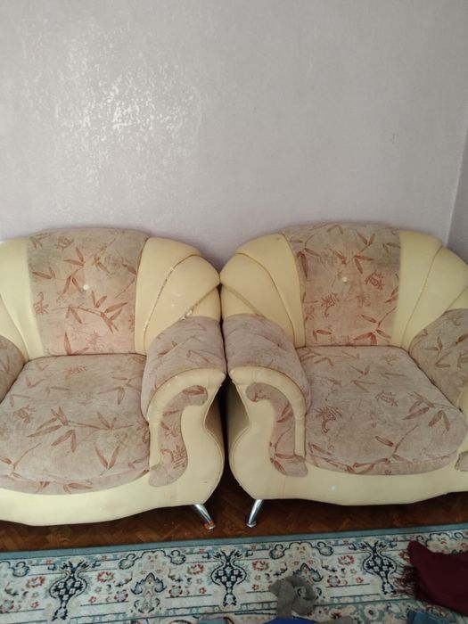 продам диван и кух гарнитур срочно