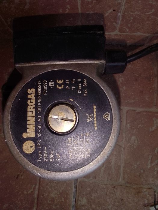 Vând pompă recirculare apă caldă grundfos