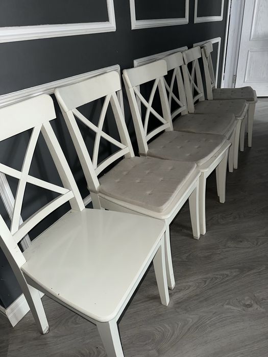 Стол и стулья срочно продам