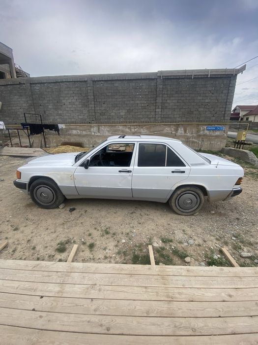 Мерседес бенс 190е