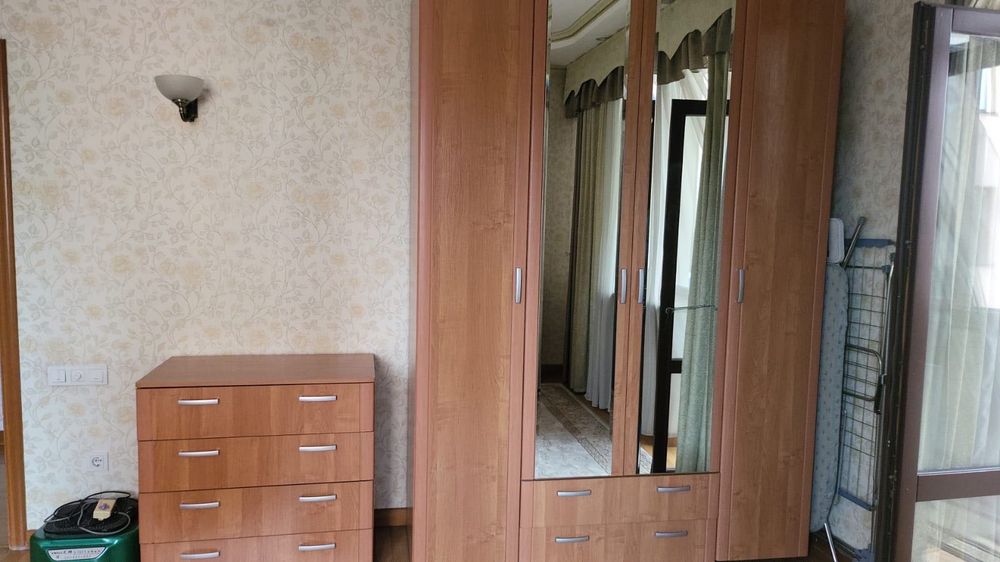 Продам спальный гарнитур