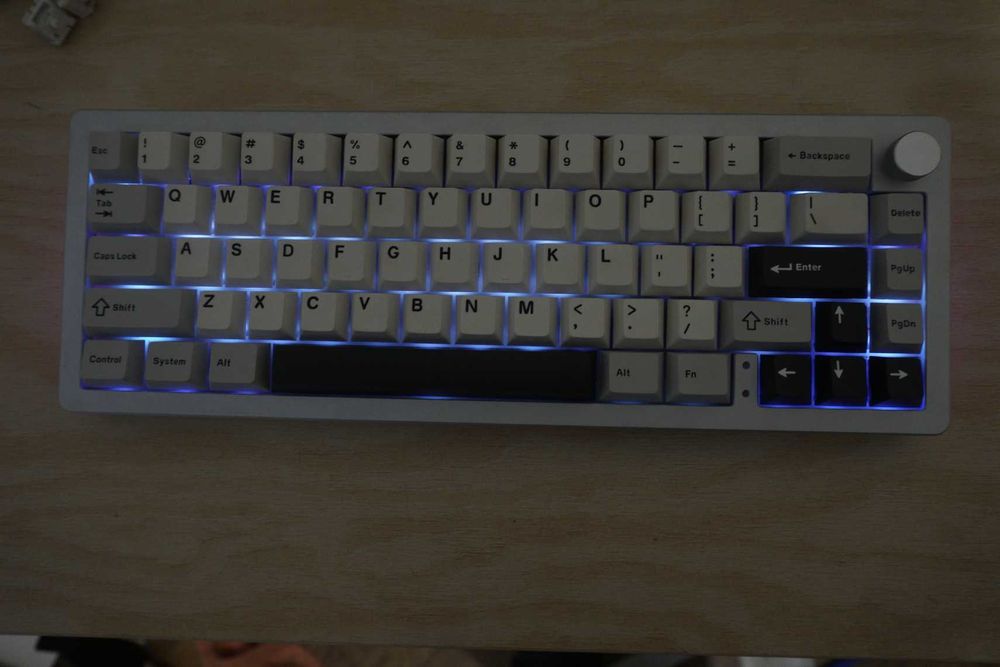 65% Безжична механична клавиатура Yunzii AL66 Изцяло метална Knob RGB